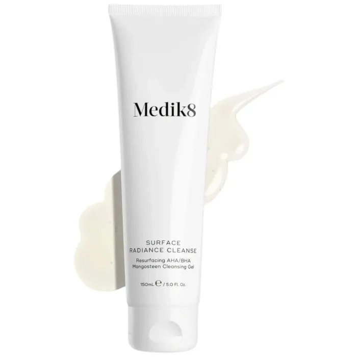 Гель для очищення жирної шкіри з кислотами AHA Medik8 Surface Radiance Cleanse