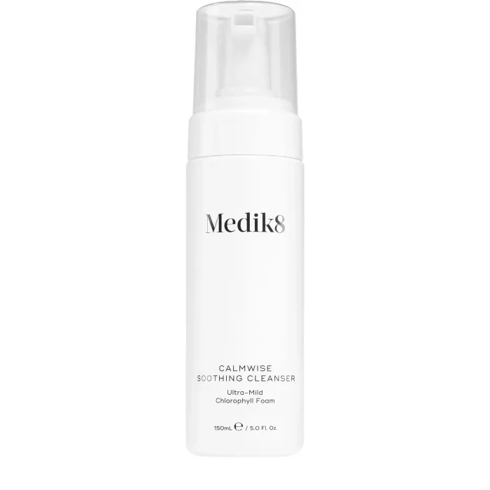 Очищающая пенка для чувствительной кожи Medik8 Calmwise Soothing Cleanser