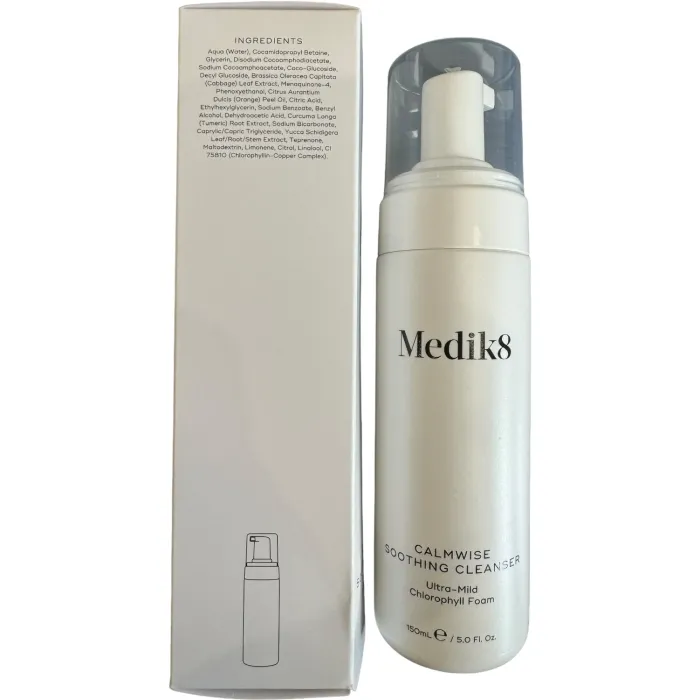 Очищающая пенка для чувствительной кожи Medik8 Calmwise Soothing Cleanser