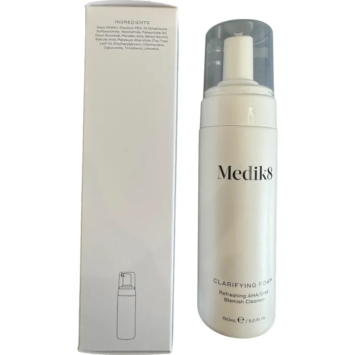 Очищаюча пінка для жирної та проблемної шкіри Medik8 Clarifying Foam
