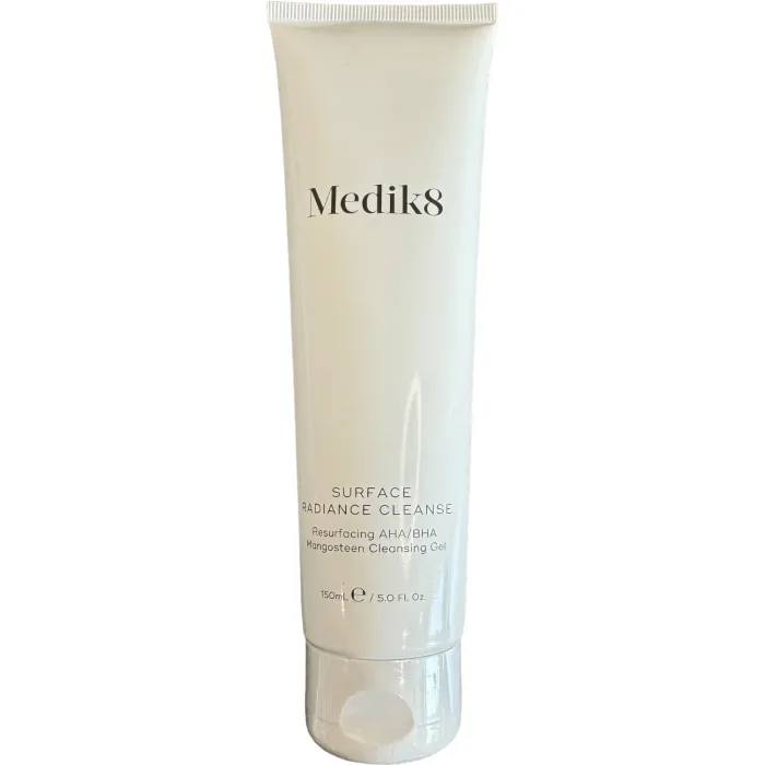 Гель для очищения жирной кожи с AHA кислотами Medik8 Surface Radiance Cleanse