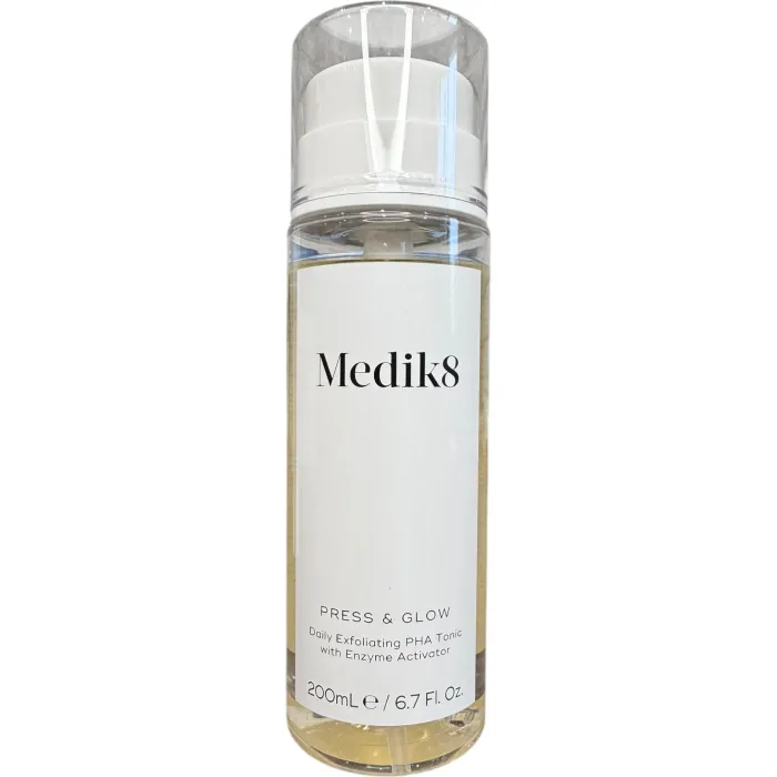 Ежедневный отшелушивающий тоник с AHA Medik8 Press & Glow