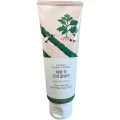 Очищающая пенка для лица Round Lab Mugwort Calming Cleanser