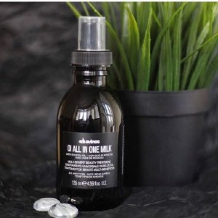 Молочко-спрей для волосся Davines Oi Multi Benefit Beauty Treament All In One Milk With Roucou Oil
